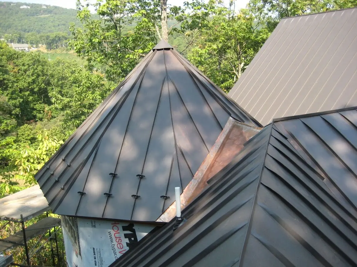 Professional Roof Tarp Installation by Craftsman Roofing in Molfait Tracts
